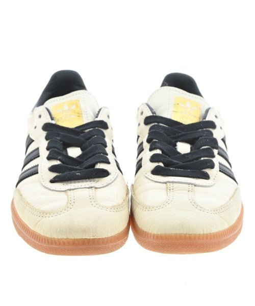 adidas รองเท้าผ้าใบ