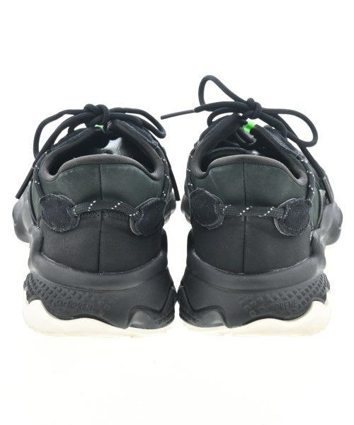 adidas รองเท้าผ้าใบ