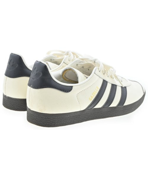 adidas รองเท้าผ้าใบ