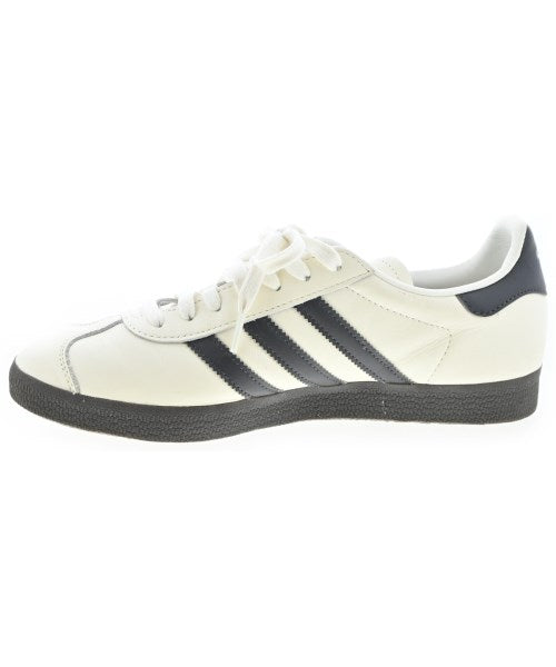 adidas รองเท้าผ้าใบ