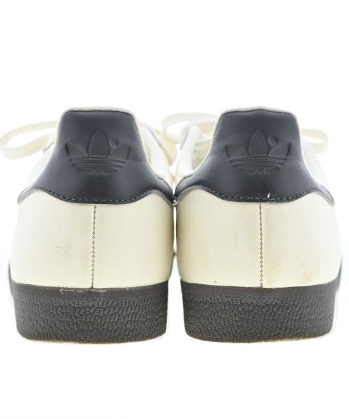 adidas รองเท้าผ้าใบ