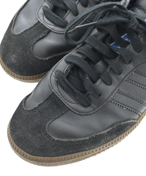 adidas รองเท้าผ้าใบ