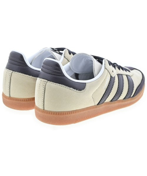 adidas รองเท้าผ้าใบ