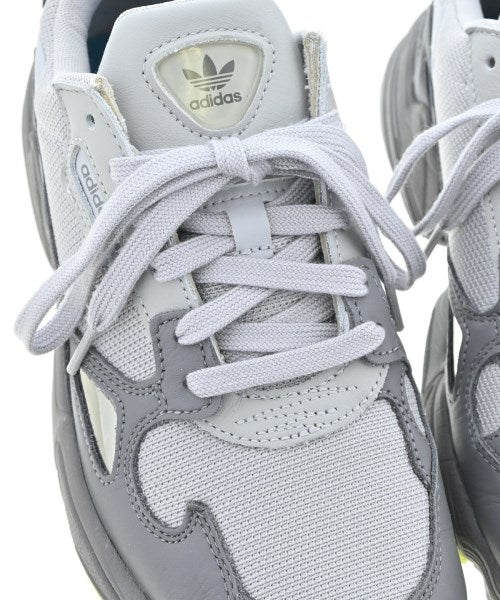 adidas รองเท้าผ้าใบ