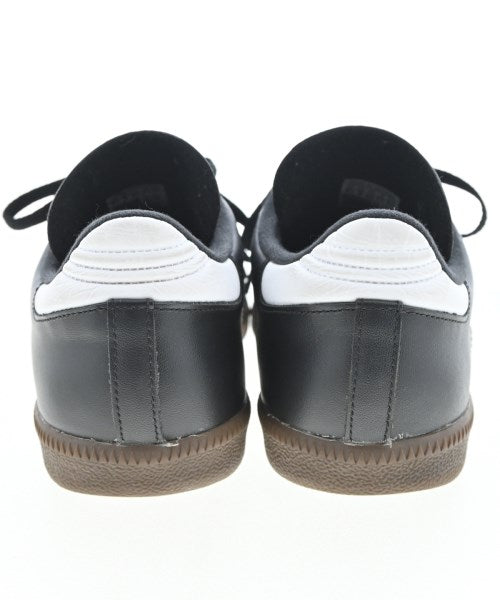 adidas รองเท้าผ้าใบ
