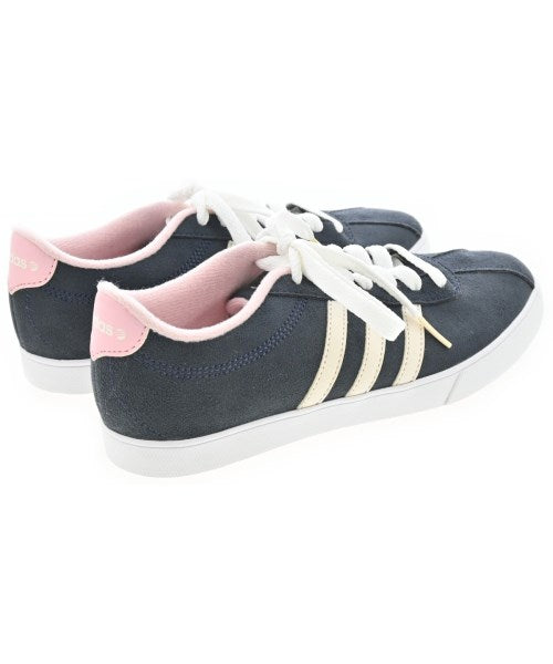 adidas รองเท้าผ้าใบ