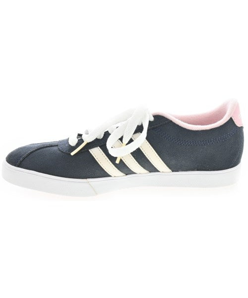 adidas รองเท้าผ้าใบ