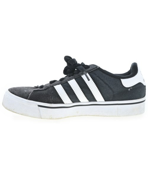adidas รองเท้าผ้าใบ