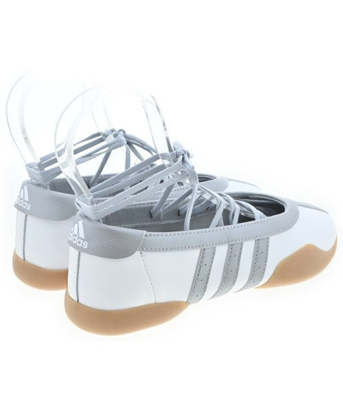 adidas รองเท้าผ้าใบ