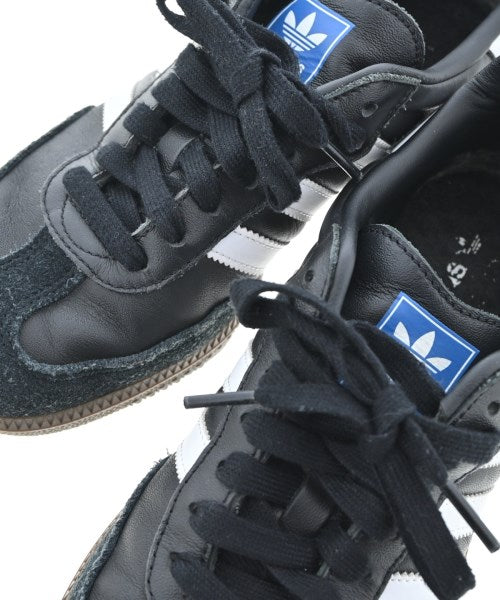 adidas รองเท้าผ้าใบ