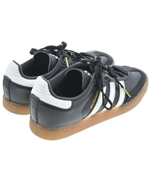 adidas รองเท้าผ้าใบ