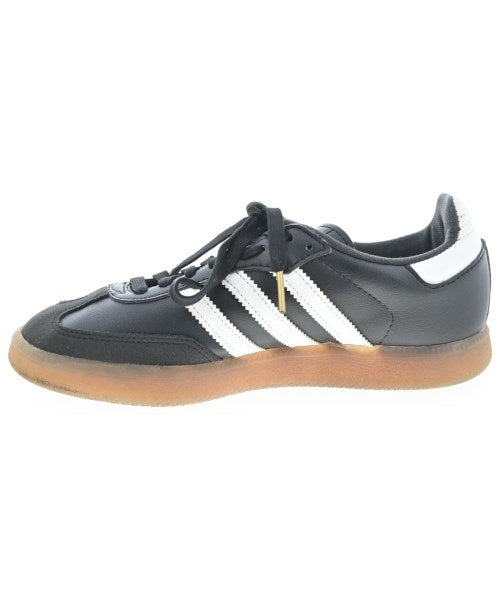 adidas รองเท้าผ้าใบ