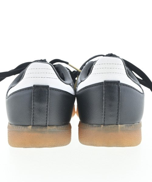 adidas รองเท้าผ้าใบ