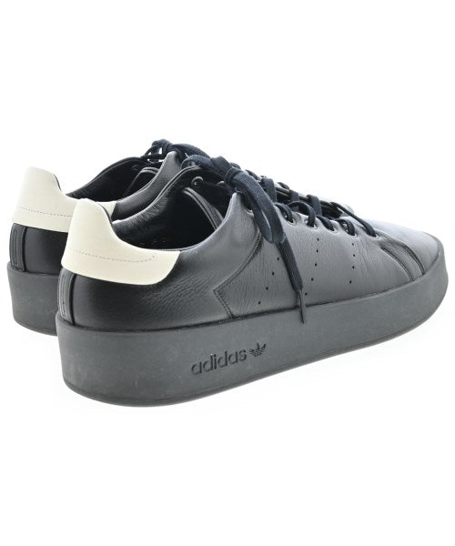 adidas รองเท้าผ้าใบ