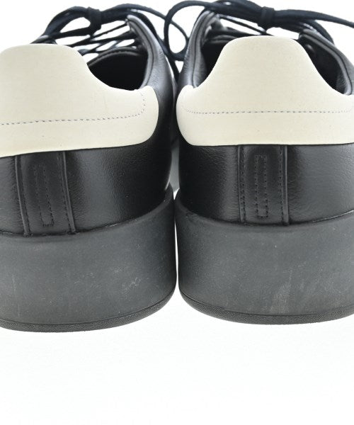 adidas รองเท้าผ้าใบ