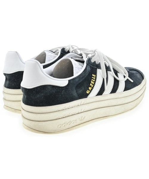 adidas รองเท้าผ้าใบ