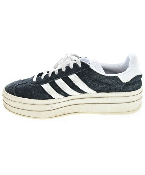 adidas รองเท้าผ้าใบ