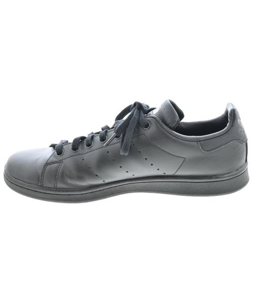 adidas รองเท้าผ้าใบ