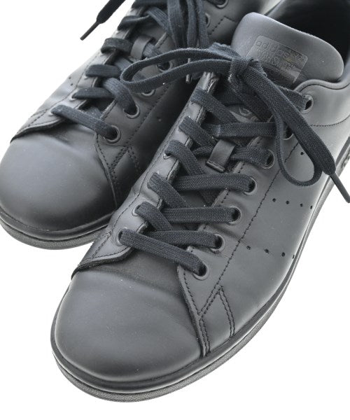 adidas รองเท้าผ้าใบ