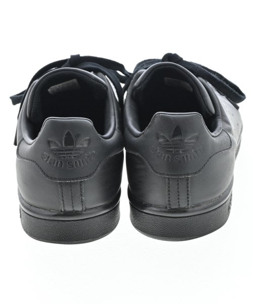 adidas รองเท้าผ้าใบ