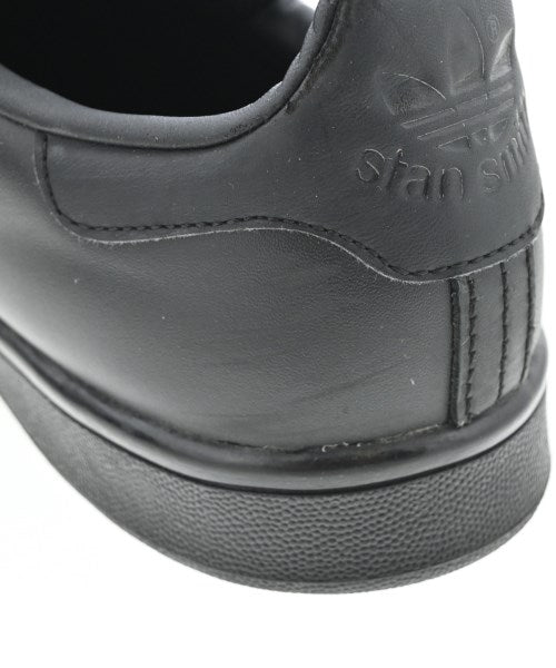 adidas รองเท้าผ้าใบ