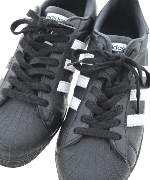 adidas รองเท้าผ้าใบ