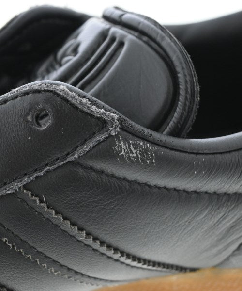 adidas รองเท้าผ้าใบ