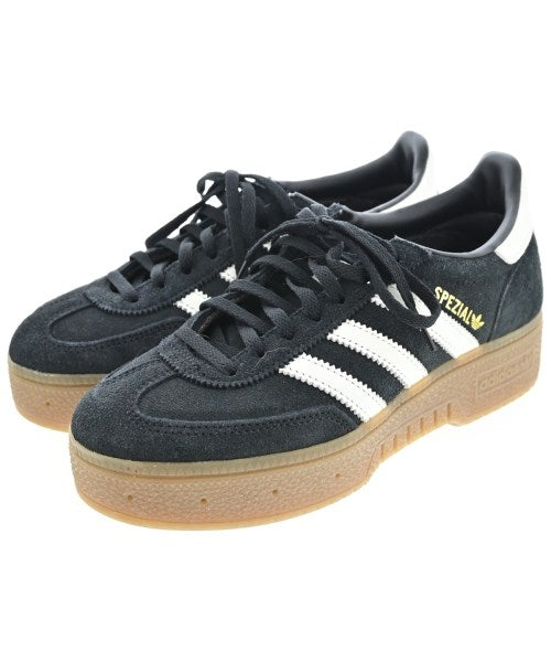 adidas รองเท้าผ้าใบ
