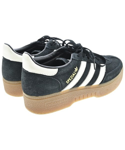 adidas รองเท้าผ้าใบ