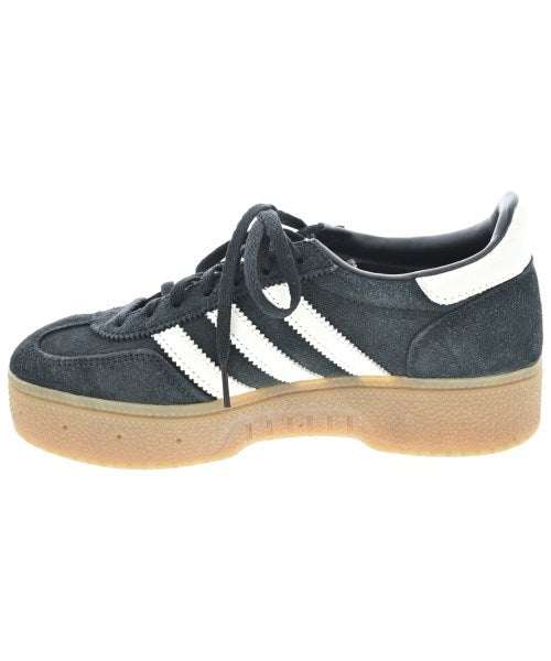 adidas รองเท้าผ้าใบ