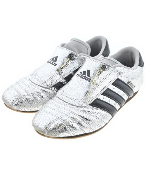 adidas รองเท้าผ้าใบ
