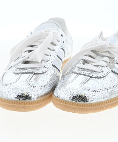 adidas รองเท้าผ้าใบ