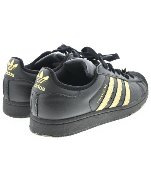 adidas รองเท้าผ้าใบ