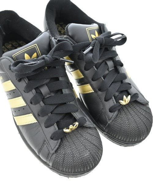 adidas รองเท้าผ้าใบ