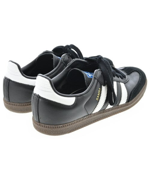 adidas รองเท้าผ้าใบ