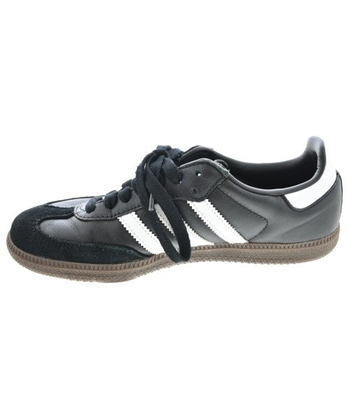 adidas รองเท้าผ้าใบ