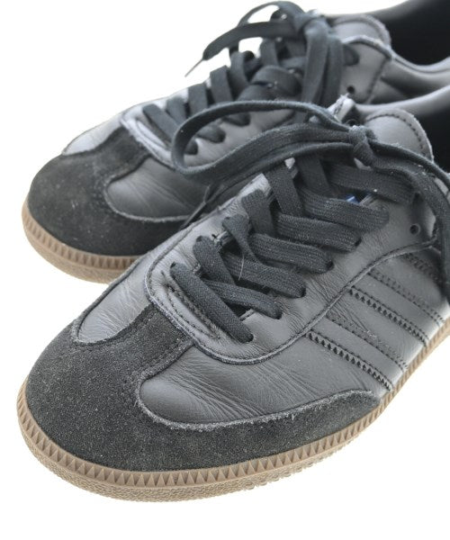 adidas รองเท้าผ้าใบ