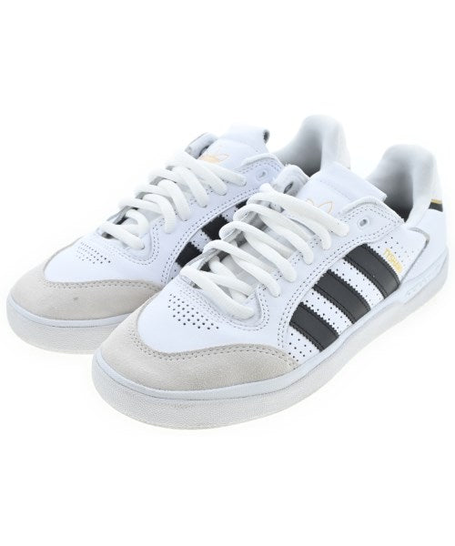 adidas รองเท้าผ้าใบ