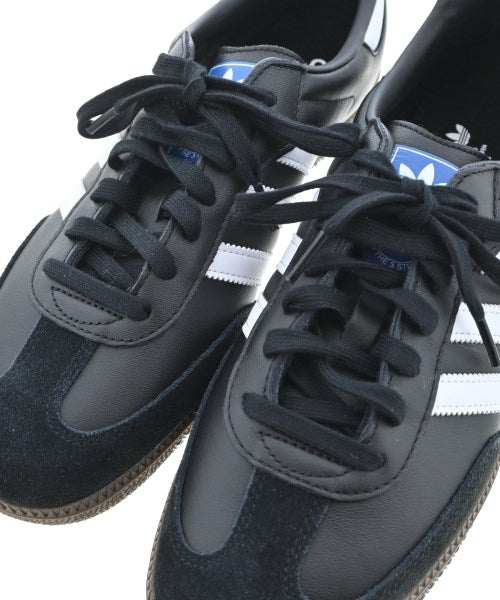 adidas รองเท้าผ้าใบ