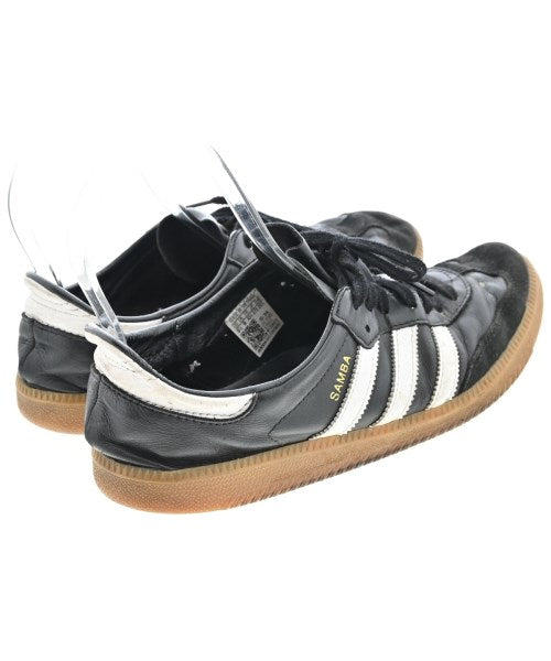 adidas รองเท้าผ้าใบ