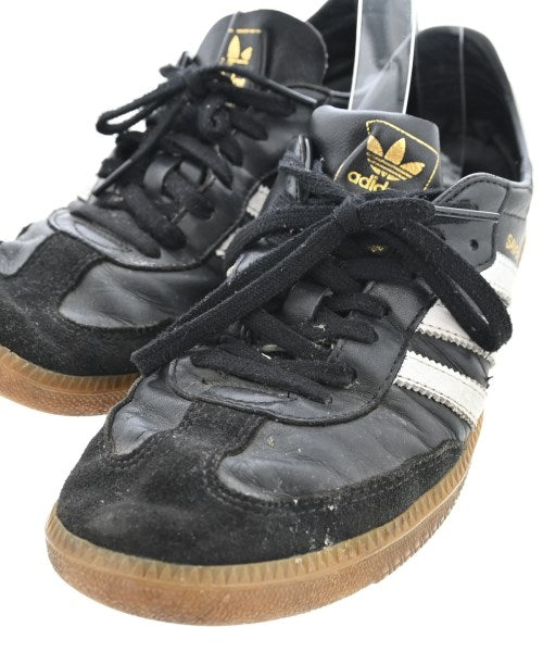 adidas รองเท้าผ้าใบ
