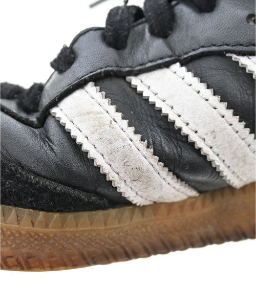 adidas รองเท้าผ้าใบ