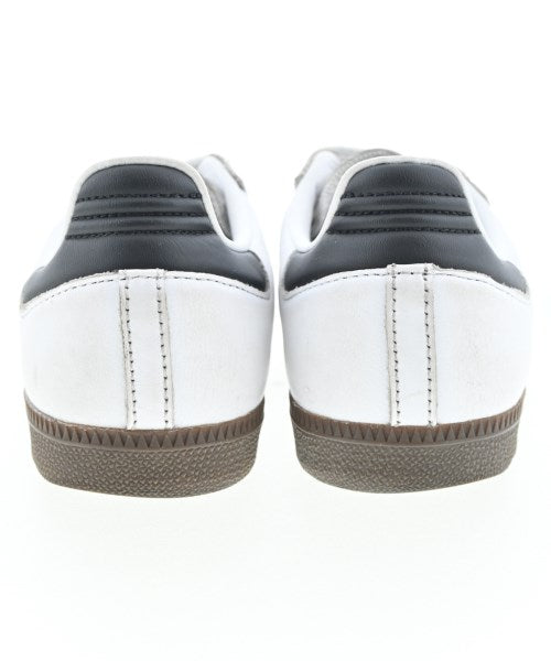 adidas รองเท้าผ้าใบ