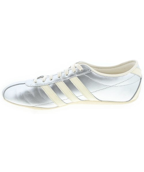 adidas รองเท้าผ้าใบ