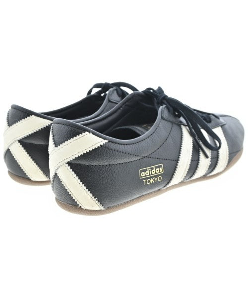 adidas รองเท้าผ้าใบ