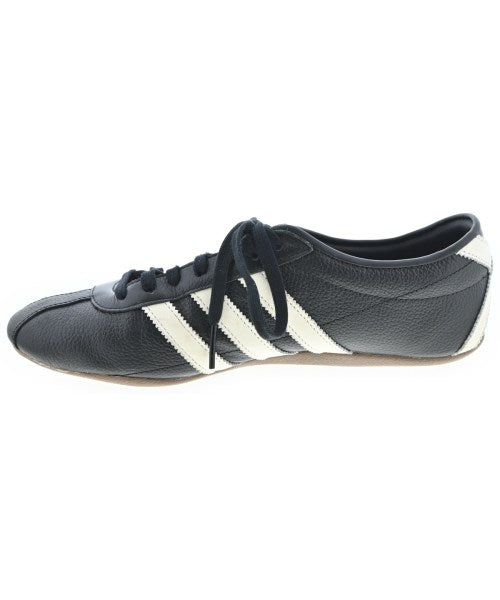 adidas รองเท้าผ้าใบ