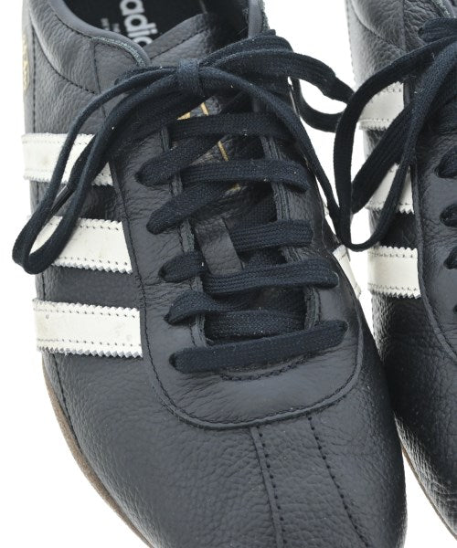 adidas รองเท้าผ้าใบ