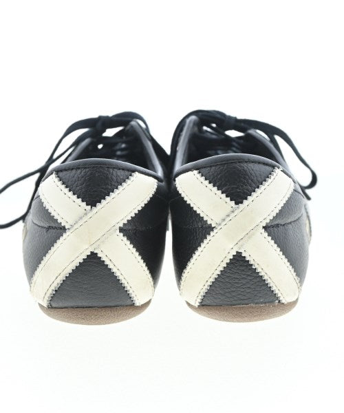 adidas รองเท้าผ้าใบ