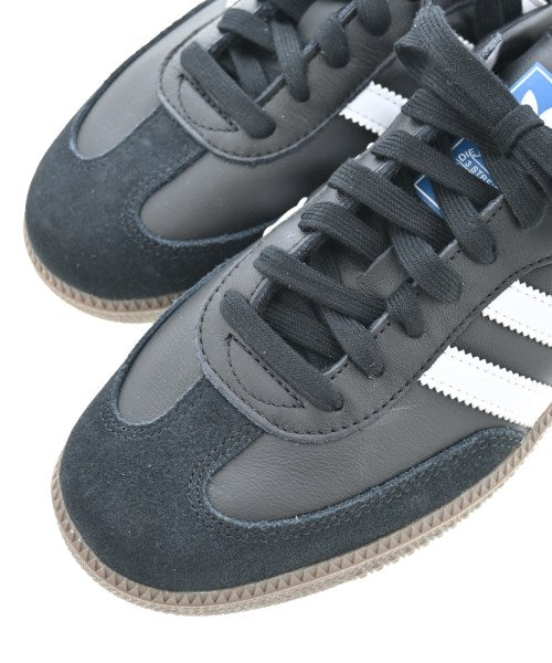 adidas รองเท้าผ้าใบ