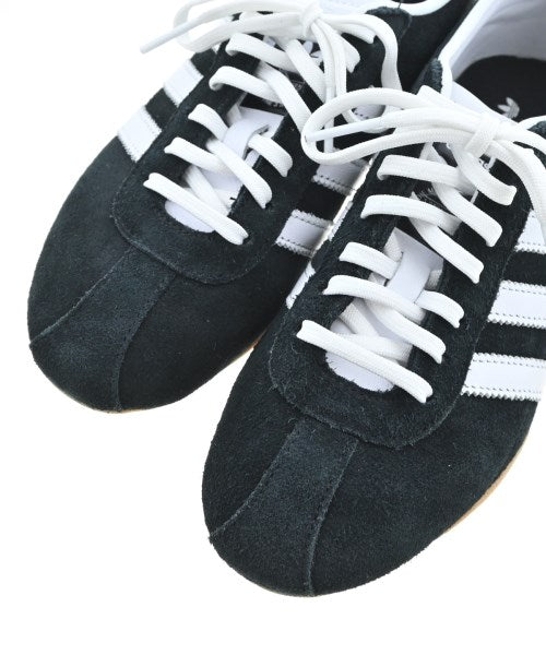 adidas รองเท้าผ้าใบ